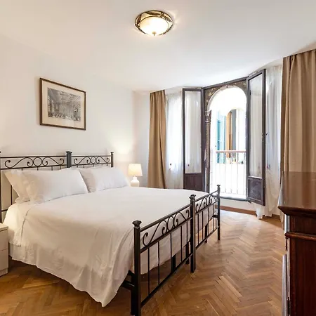 Apartment Torre Dell'orologio By Bricola *