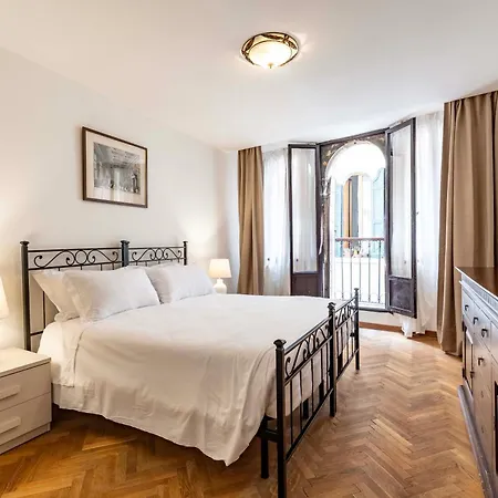 Apartment Torre Dell'orologio By Bricola Venice